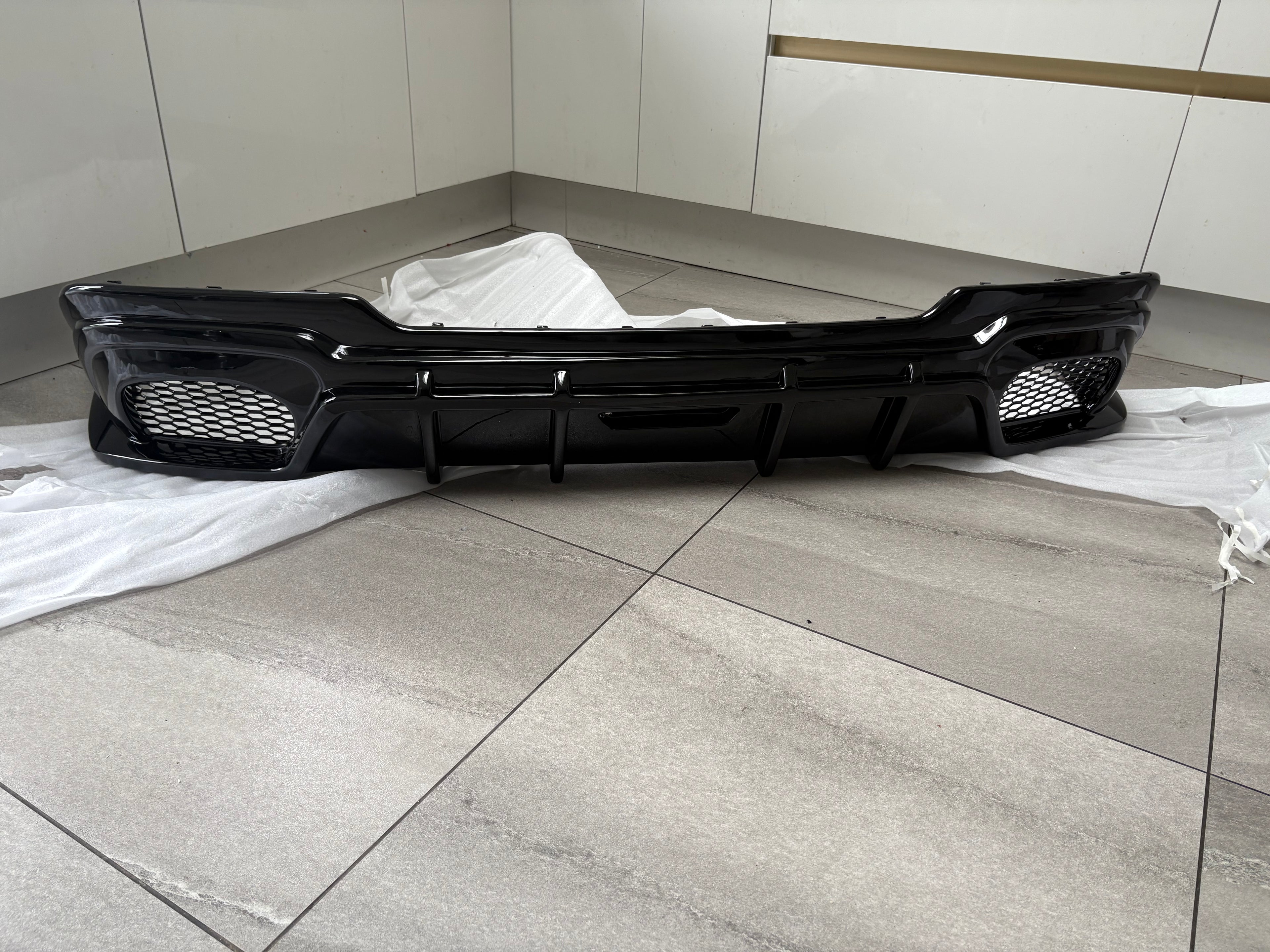 Jaecoo J7 Black Sports Body Kit - Rear Splitter/Bumper + Exhaust (SHS Compatible)